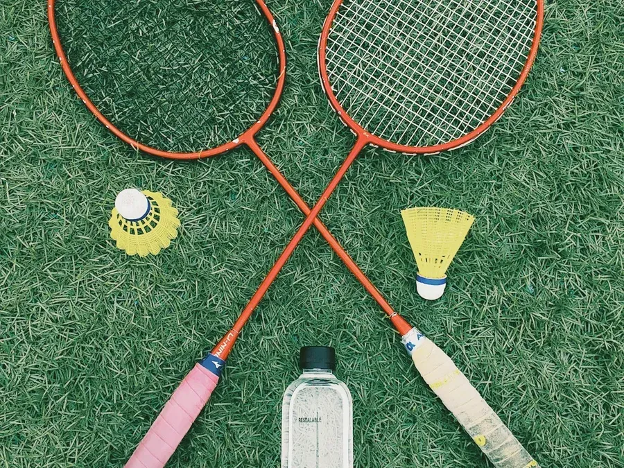 Paire de raquettes de badminton rouges